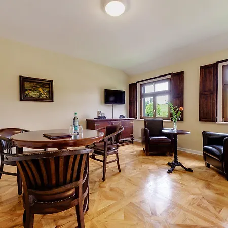 Otel Schloss Purschenstein Neuhausen am Rheinfall