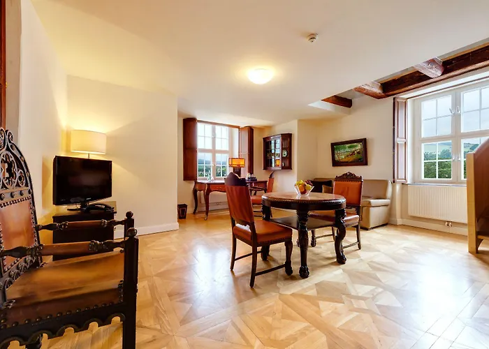 Schloss Purschenstein 4* نيوهاوسين